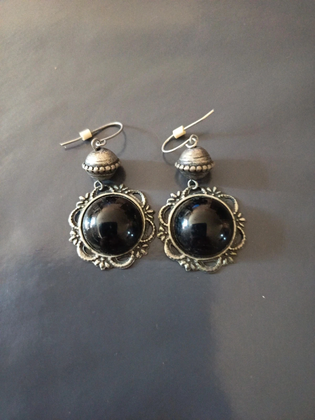 Boucles oreilles noires